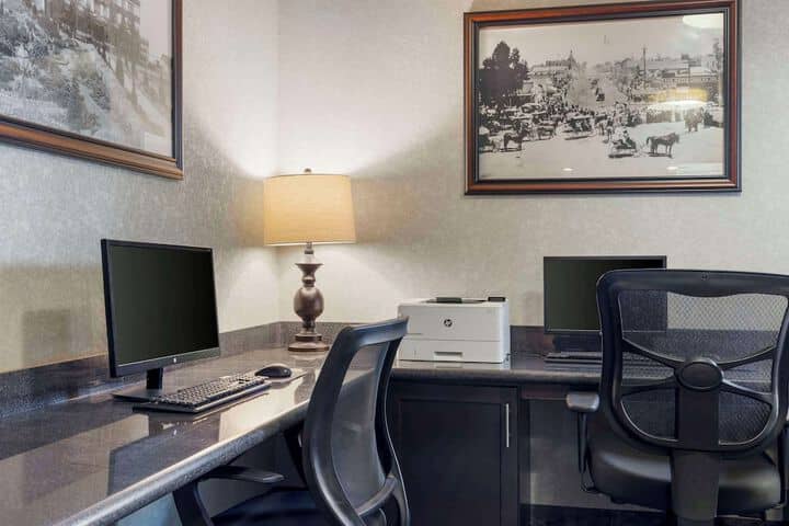 Business Center 39 of 42