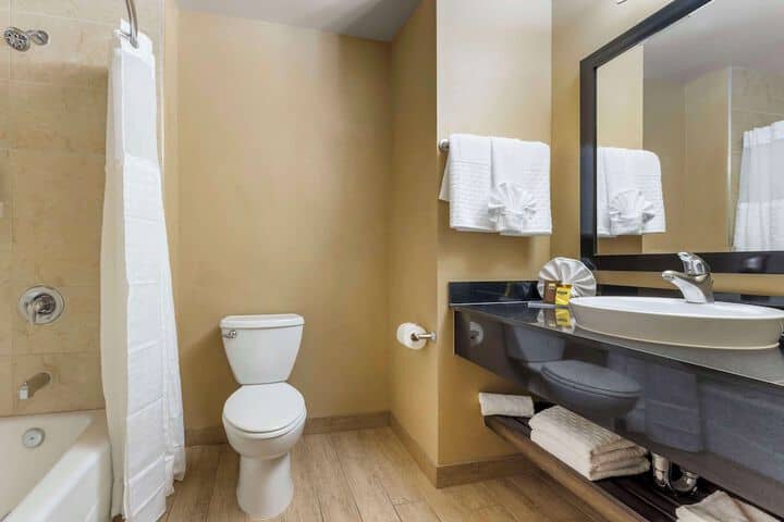 Room 25 of 42